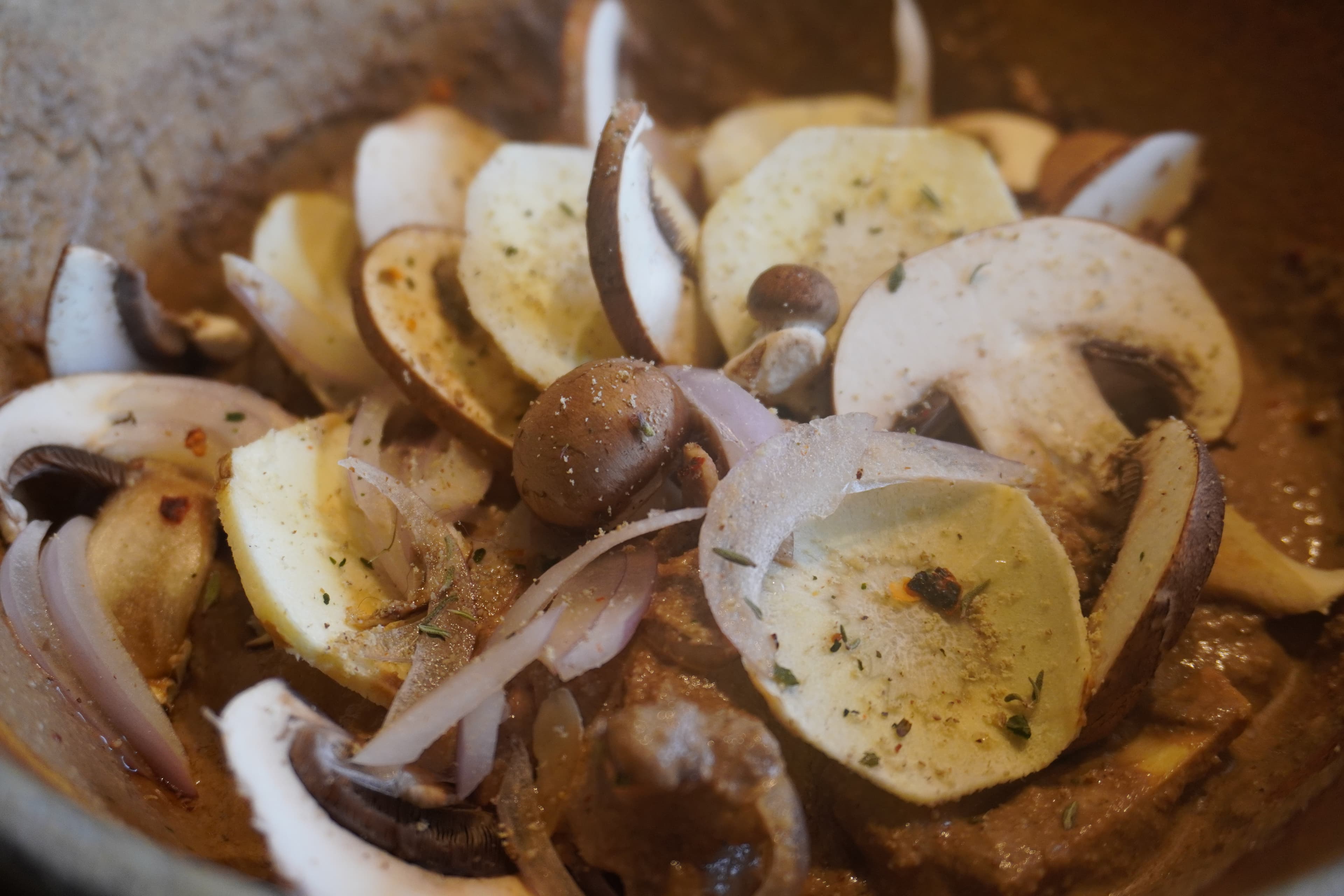 Champignons et oignons