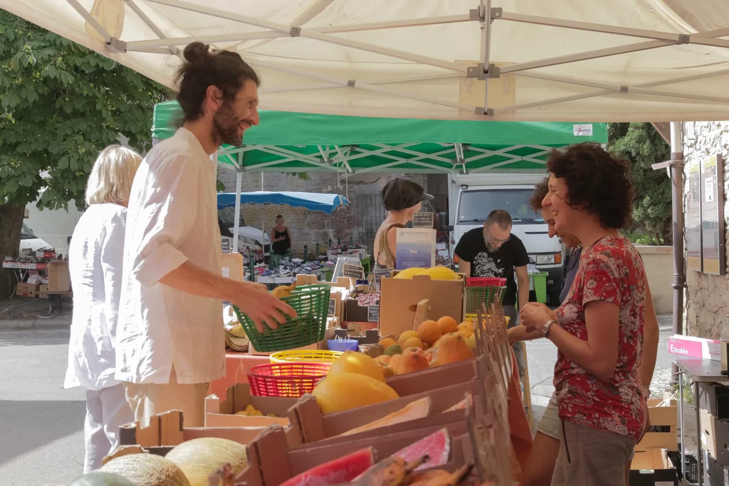 Sourcing at the market